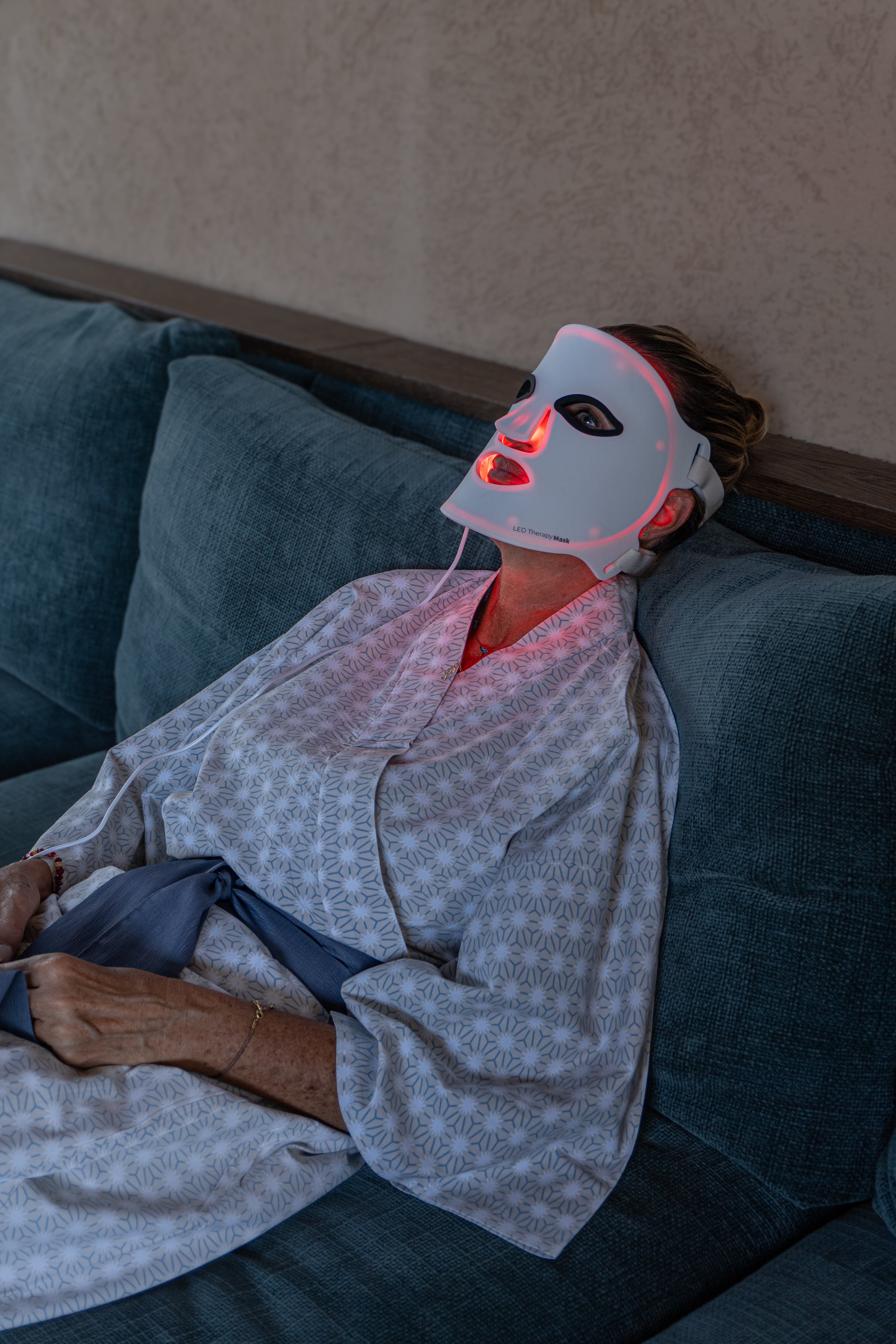 Piel flácida en la cara y el cuerpo: soluciones reales con luz LED