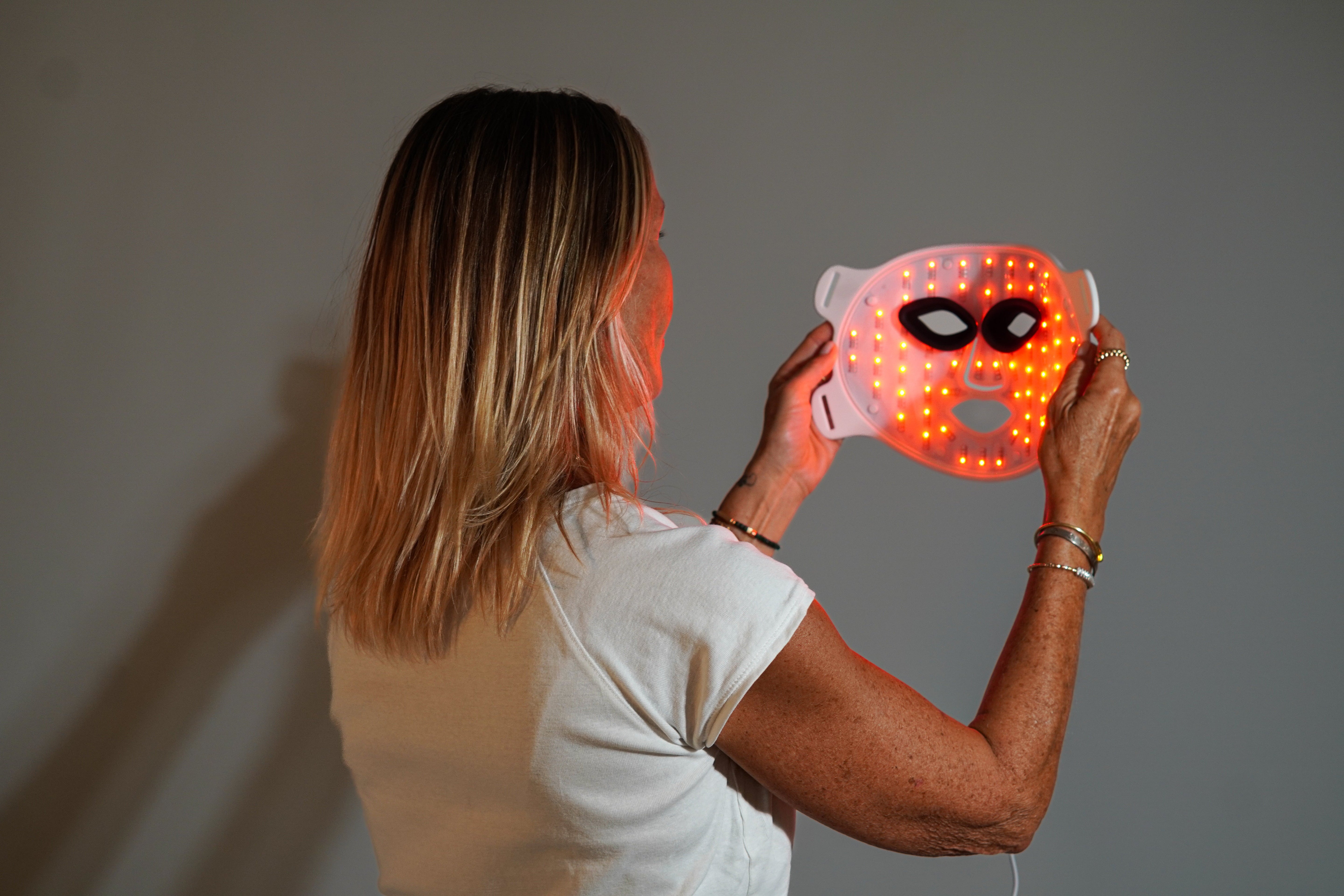 Mascarilla led facial: beneficios y cómo usarla 2025