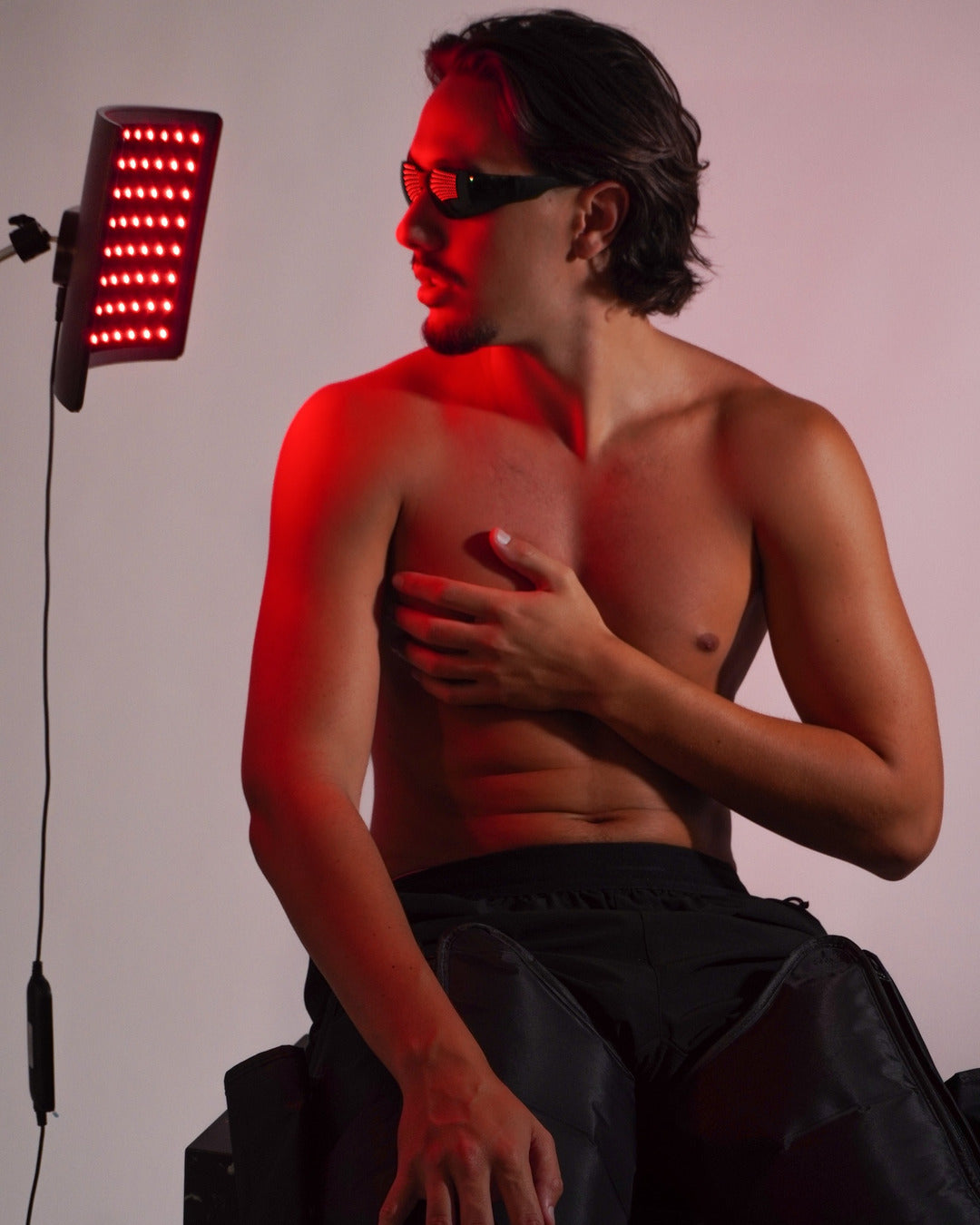 Panel de luz roja e infrarroja KumoLux para recuperación muscular, agujetas y dolor articular